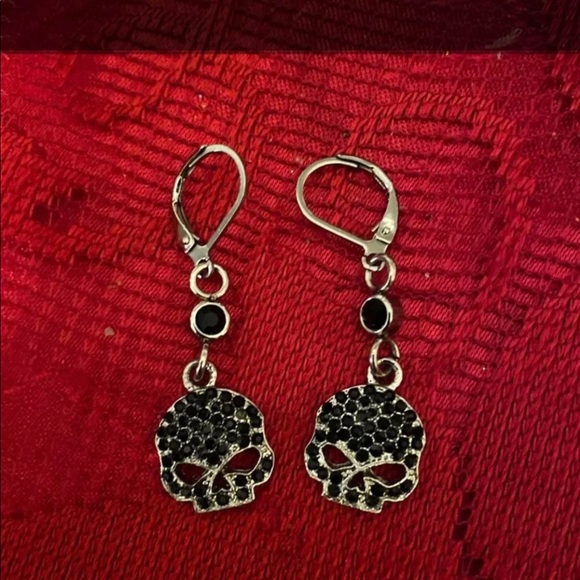 Limited! Black Stone Skull Rhinestone Earrings - Picture 2 of 3